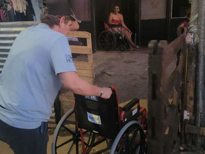 Donación de sillas de ruedas del Club Rotario en Santa Cruz de Guanacaste. 