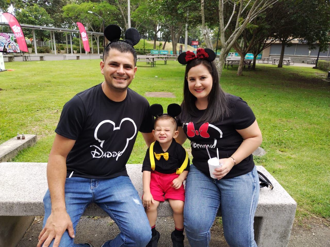 Al pequeño Daniel Quesada, sus papitos Daniel y Kirsa le cumplieron el deseo de ver en vivo a Mickey Mouse. Yenci Aguilar.