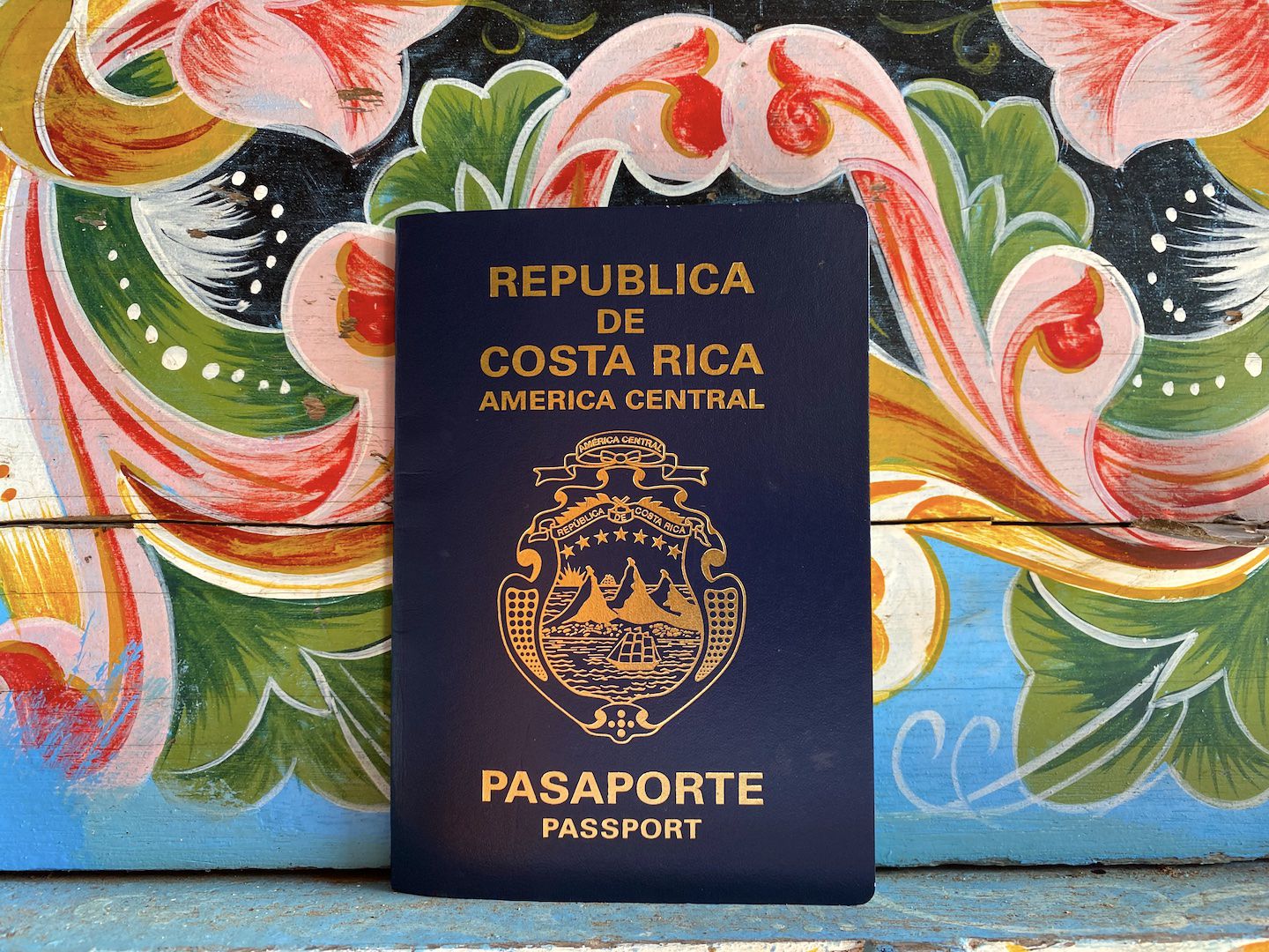 En caso de quedarse sin su pasaporte, tenga a mano contactos de las sedes diplomáticas de Costa Rica en los sitios que visite. Fotografía: Juan Fernando Lara S.