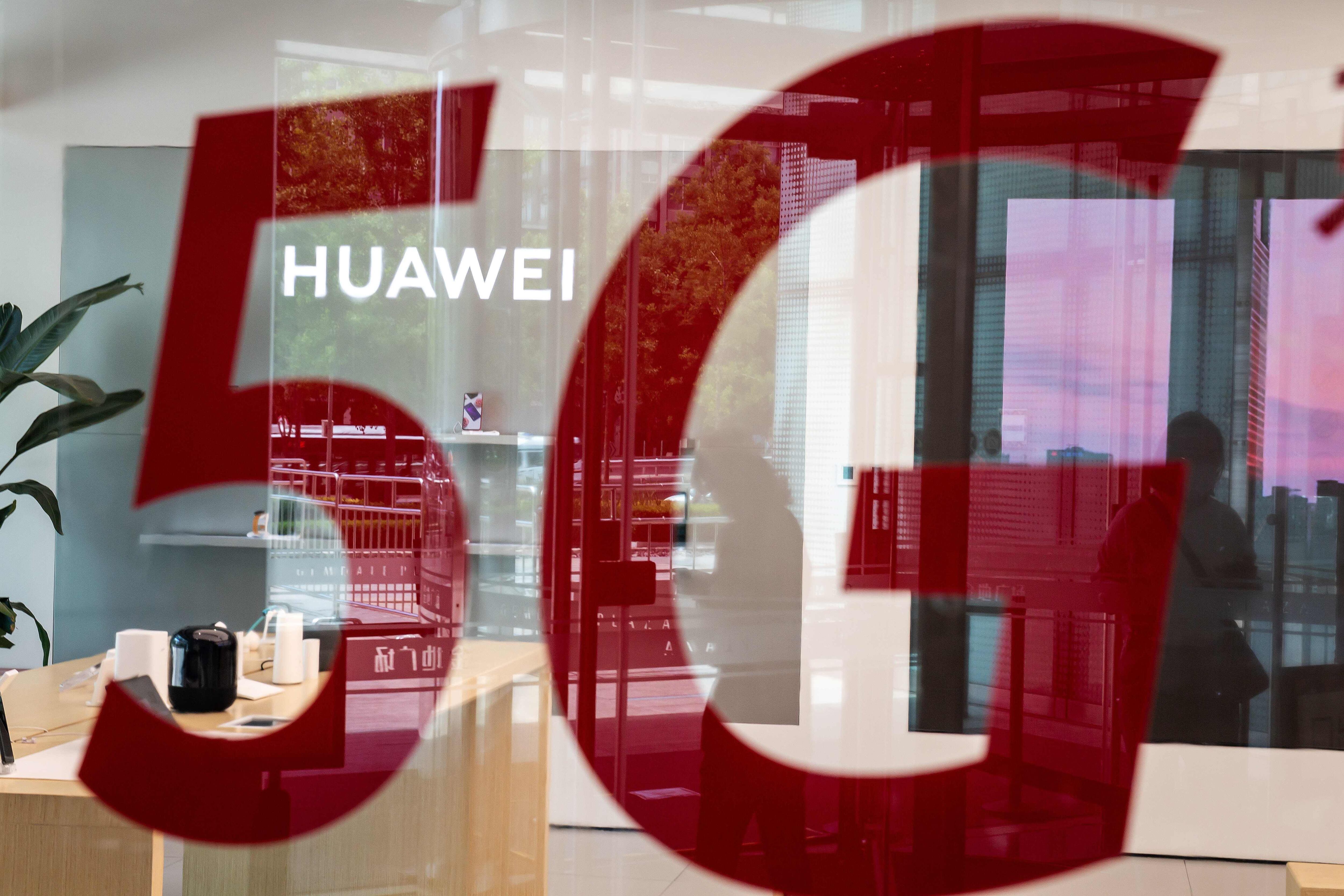 Huawei aduce que la decisión del ICE atenta contra la libre competencia y el derecho de participación igualitaria en licitaciones públicas.