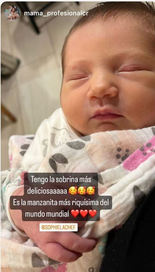 La familia de la chef Sophia Rodríguez la ha acompañado en cada momento desde que nació Juliana.  El amor por la bebé se desborda en el hogar.