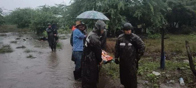 En El Salvador el gobierno declaró el estado de emergencia por las lluvias. Foto: La Prensa Gráfica.