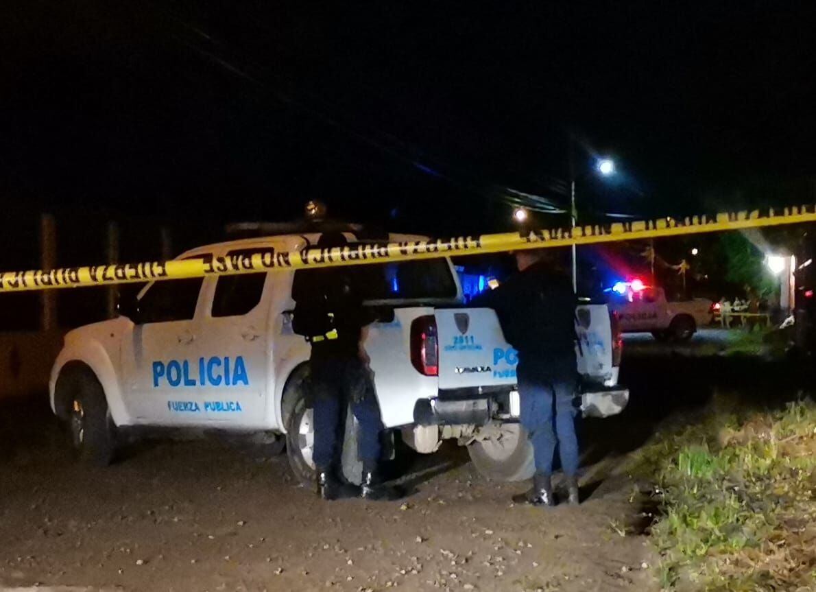 Un hombre de apellido Agüero fue asesinado cerca de una iglesia evangélica, en Chacarita de Puntarenas. Foto: Andrés Garita, corresponsal GN. 