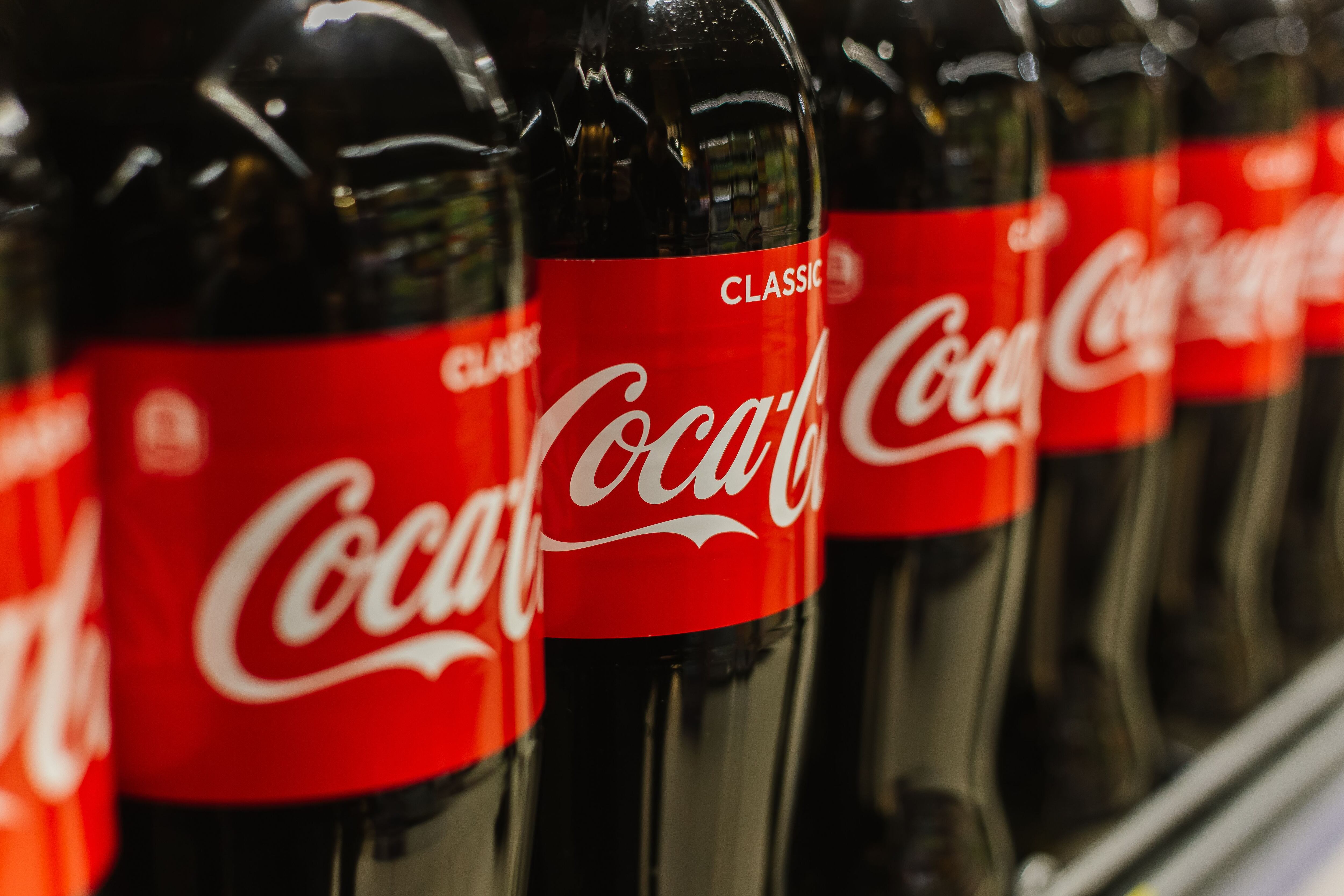 Coca-Cola gana 33,7% más en el segundo trimestre y eleva previsiones anuales