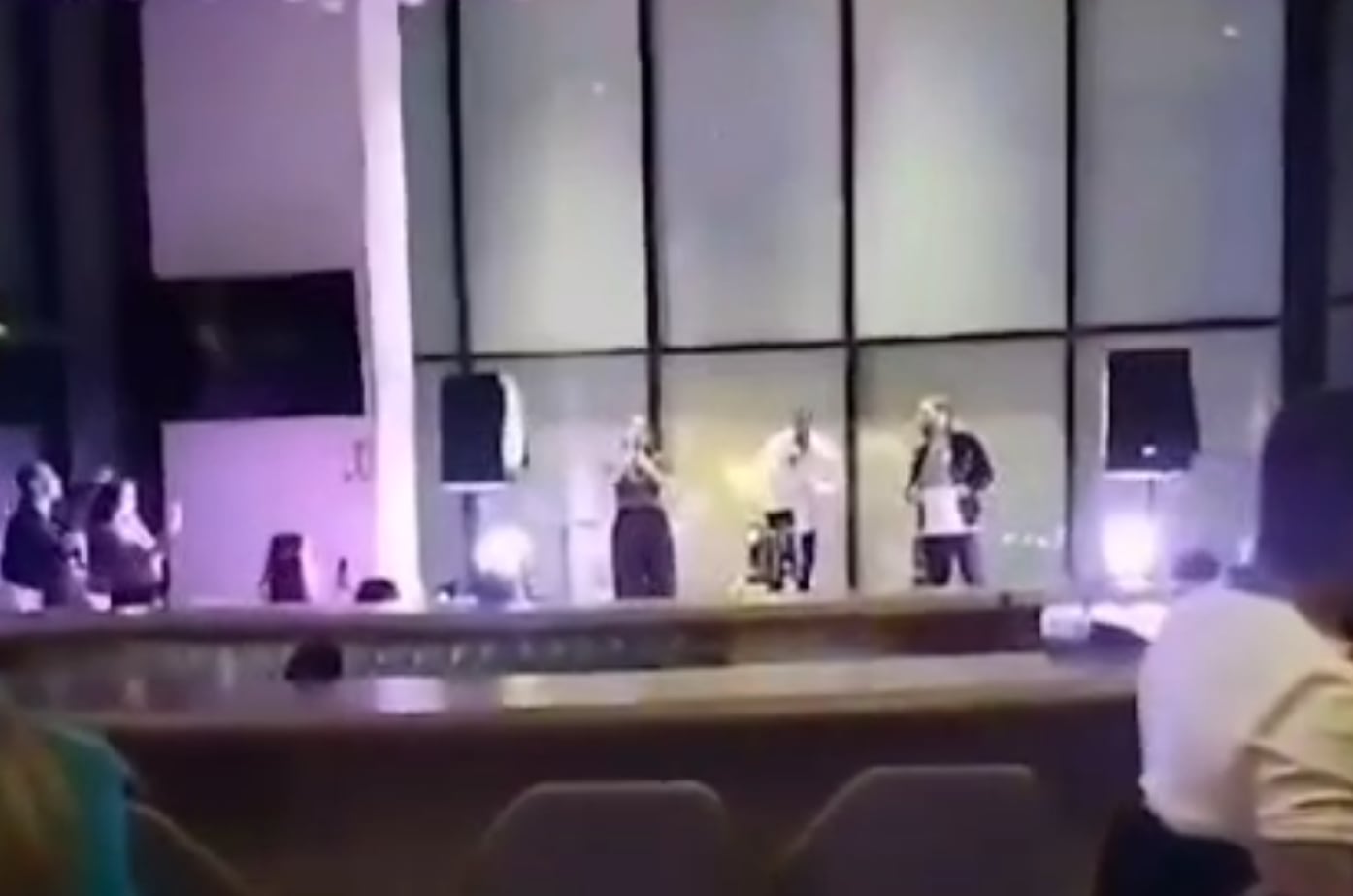 Un corto video divulgado por 'Telenoticias' muestra lo que sería el festejo que habría organizado Huawei con funcionarios del ICE en un hotel de La Sabana, San José. (Captura de pantalla)