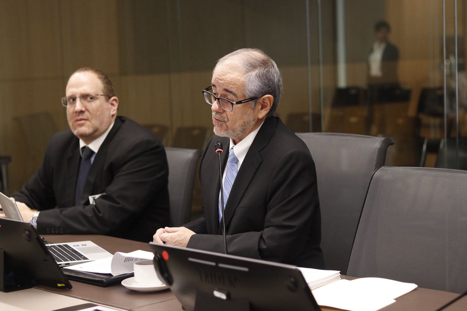 El gerente del Banco Nacional, Bernardo Alfaro, compareció este jueves 30 de noviembre en la Comisión de Control de Ingreso y Gasto Público de la Asamblea Legislativa. Fotografía: